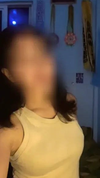 Lara, 22
