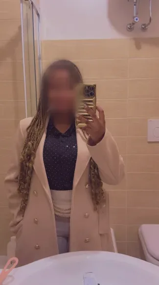 Lena, 27