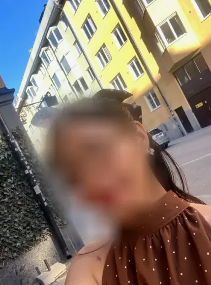 Leonie, 26