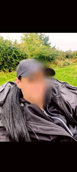 Leonie, 37