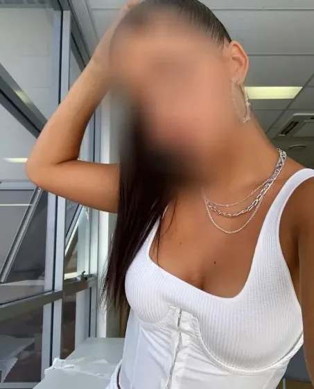 Lucia, 20