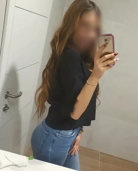 Sandra, 28