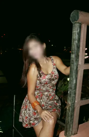 Zeynep, 32