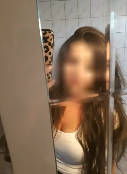 Melanie, 24