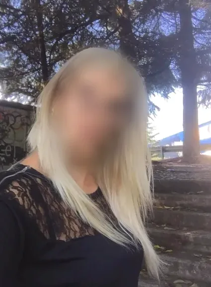 Melina, 32